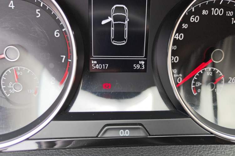 Used Volkswagen Golf 2018 1.6L Automatic Fashion Model Odometer Close Up