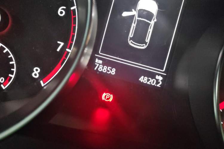 Used Volkswagen Golf 2018 230TSI Automatic Comfort Model Odometer Close Up