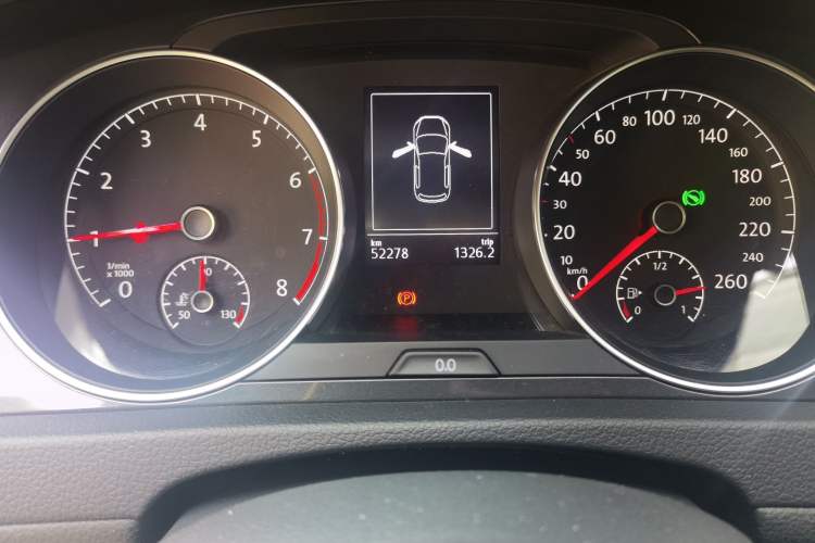 Used Volkswagen Golf 2018 230TSI Automatic Comfort Model Odometer Close Up