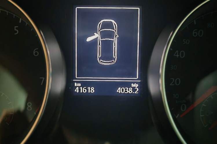 Used Volkswagen Golf 2018 230TSI Automatic Comfort Model Odometer Close Up