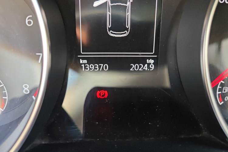 Used Volkswagen Golf 2018 230TSI Automatic Comfort Model Odometer Close Up