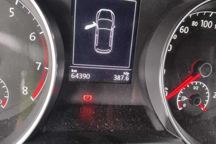 Used Volkswagen Golf 2018 280TSI Automatic R-Line Model Odometer Close Up