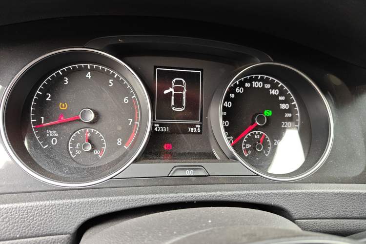 Used Volkswagen Golf 2018 230TSI Automatic Comfort Model Odometer Close Up