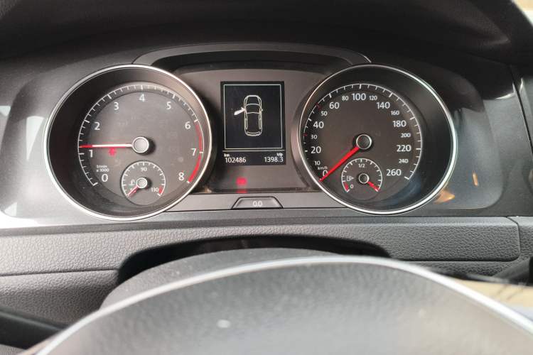 Used Volkswagen Golf 2018 230TSI Automatic Luxury Version Odometer Close Up