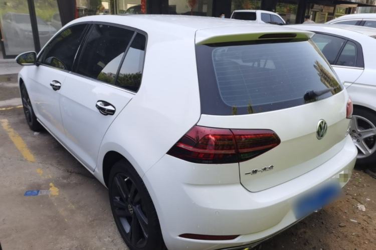 Used Volkswagen Golf 2018 230TSI Automatic Luxury Version Rear Left 45 Deg