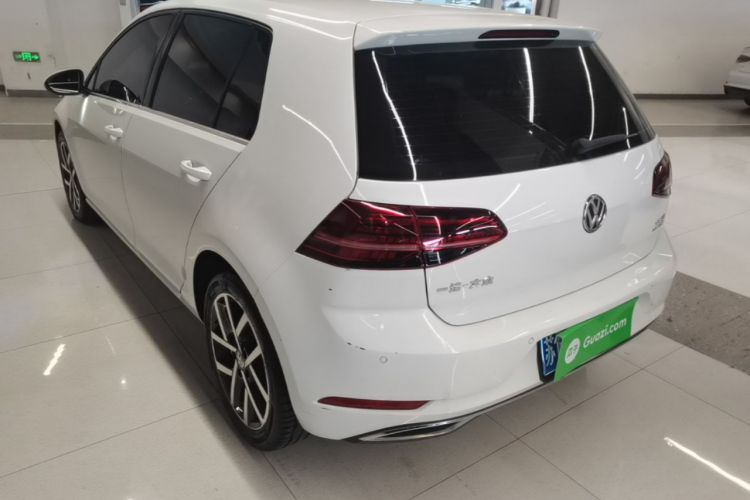 Used Volkswagen Golf 2018 230TSI Automatic Luxury Version Rear Left 45 Deg