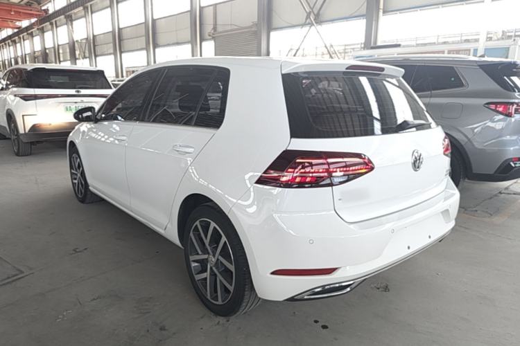 Used Volkswagen Golf 2018 230TSI Automatic Luxury Version Rear Left 45 Deg