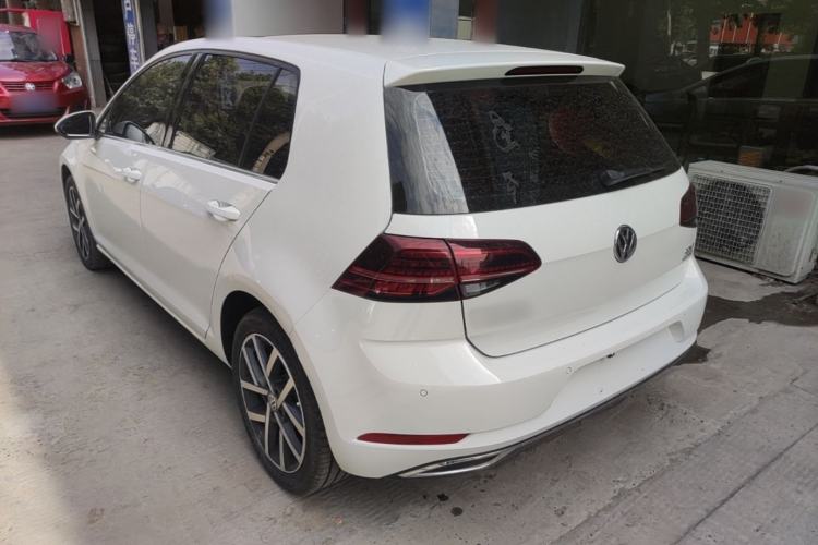 Used Volkswagen Golf 2018 230TSI Automatic Luxury Version Rear Left 45 Deg