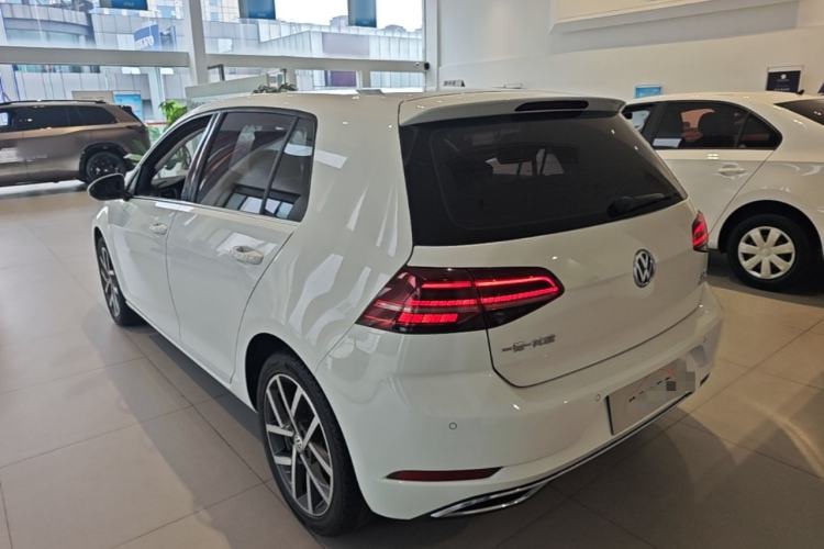 Used Volkswagen Golf 2018 230TSI Automatic Luxury Version Rear Left 45 Deg