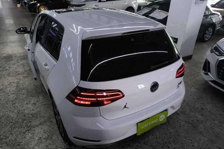 Used Volkswagen Golf 2018 230TSI Automatic Luxury Version Rear Left 45 Deg