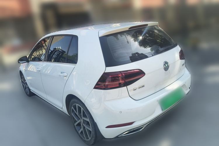 Used Volkswagen Golf 2018 230TSI Automatic Luxury Version Rear Left 45 Deg
