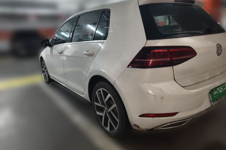 Used Volkswagen Golf 2018 230TSI Automatic Luxury Version Rear Left 45 Deg