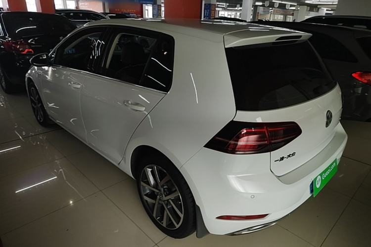 Used Volkswagen Golf 2018 230TSI Automatic Luxury Version Rear Left 45 Deg