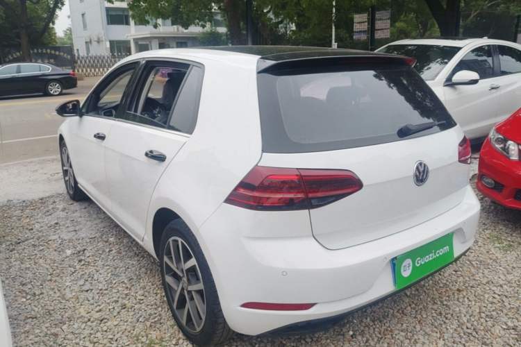 Used Volkswagen Golf 2018 230TSI Automatic Luxury Version Rear Left 45 Deg