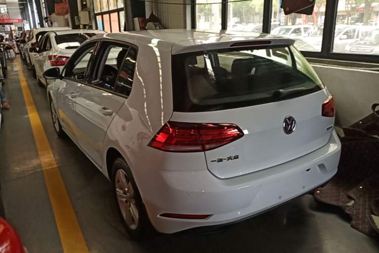 Used Volkswagen Golf 2018 1.6L Automatic Fashion Model Rear Left 45 Deg