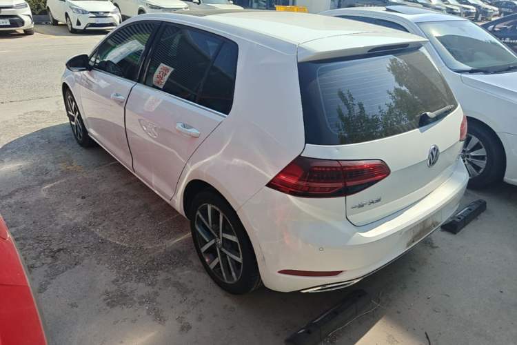Used Volkswagen Golf 2018 230TSI Automatic Luxury Version Rear Left 45 Deg