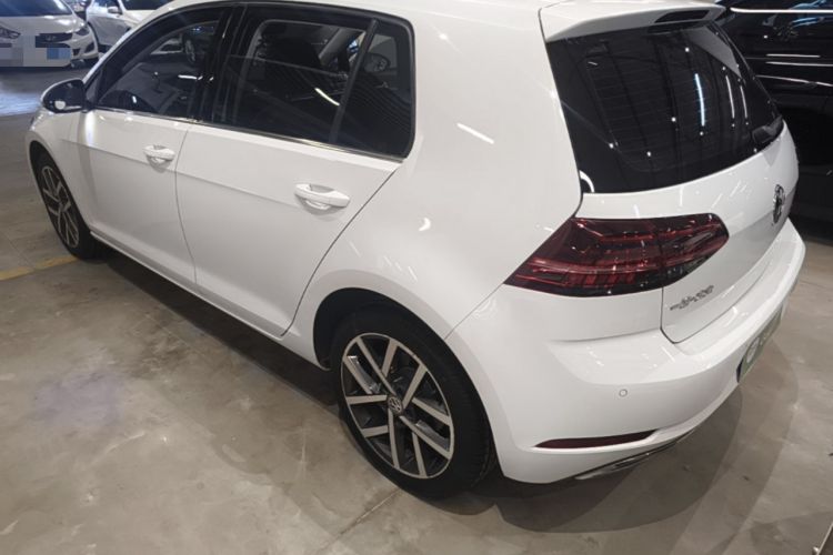 Used Volkswagen Golf 2018 230TSI Automatic Luxury Version Rear Left 45 Deg