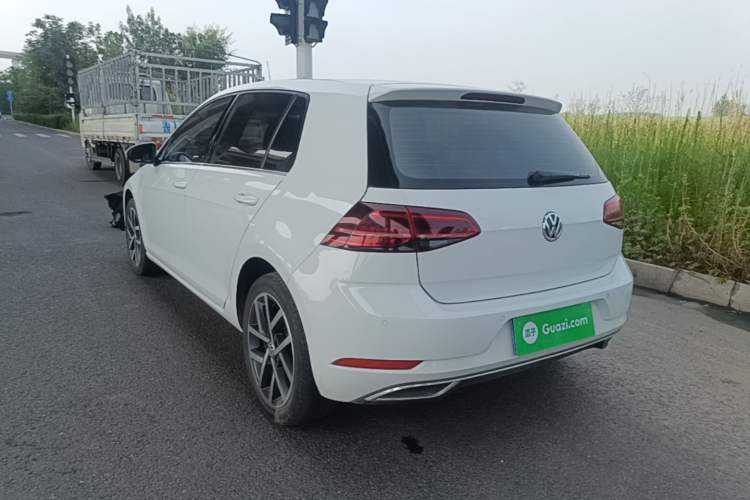 Used Volkswagen Golf 2018 230TSI Automatic Luxury Version Rear Left 45 Deg