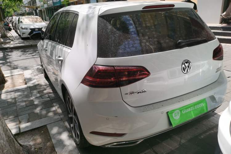 Used Volkswagen Golf 2018 230TSI Automatic Luxury Version Rear Left 45 Deg