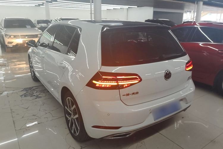 Used Volkswagen Golf 2018 230TSI Automatic Luxury Version Rear Left 45 Deg