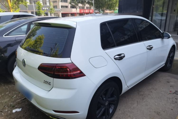 Used Volkswagen Golf 2018 230TSI Automatic Luxury Version Rear Right 45 Deg