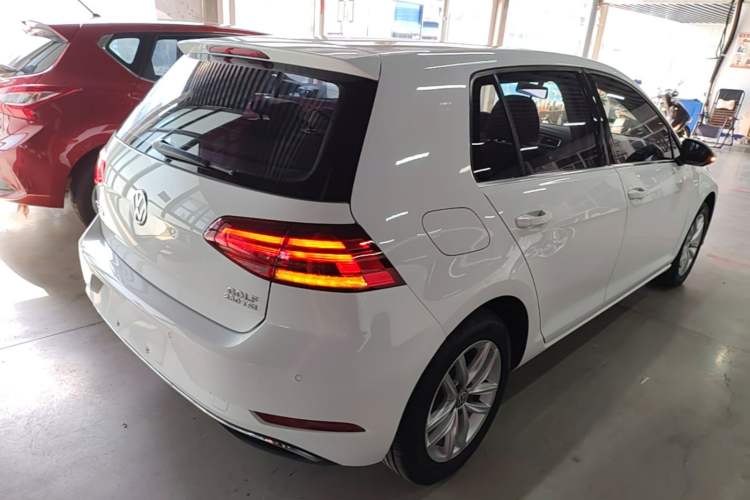 Used Volkswagen Golf 2018 230TSI Automatic Comfort Model Rear Right 45 Deg