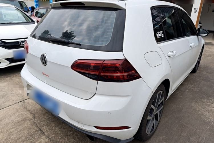 Used Volkswagen Golf 2018 230TSI Automatic Luxury Version Rear Right 45 Deg