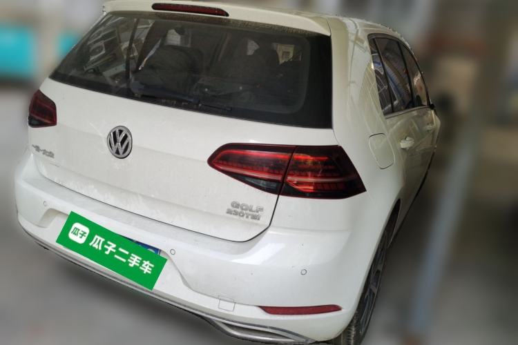 Used Volkswagen Golf 2018 230TSI Automatic Luxury Version Rear Right 45 Deg