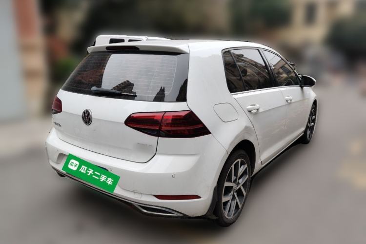 Used Volkswagen Golf 2018 230TSI Automatic Luxury Version Rear Right 45 Deg