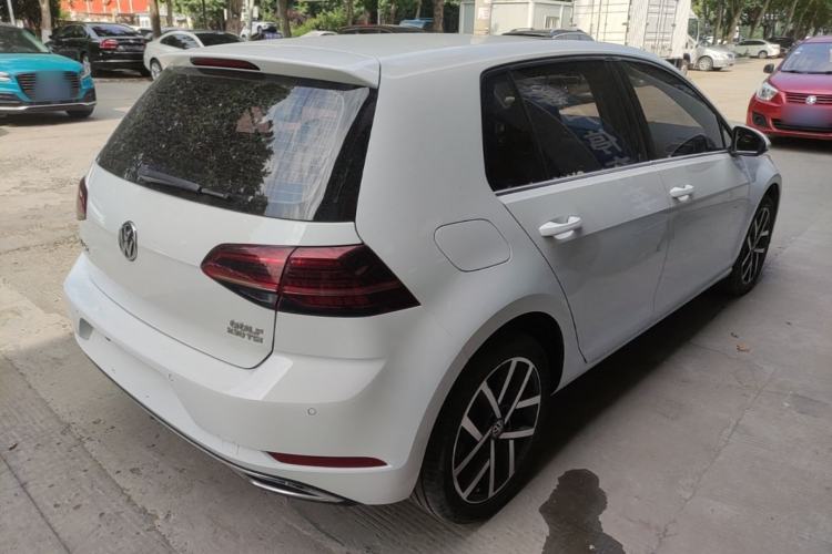 Used Volkswagen Golf 2018 230TSI Automatic Luxury Version Rear Right 45 Deg