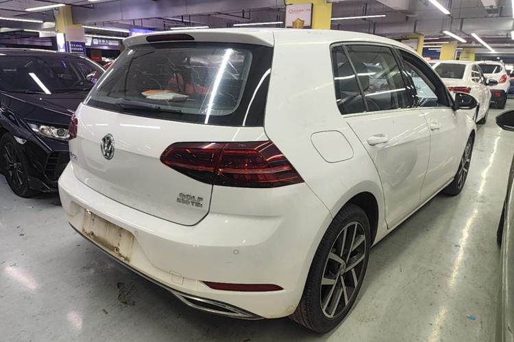 Used Volkswagen Golf 2018 230TSI Automatic Luxury Version Rear Right 45 Deg