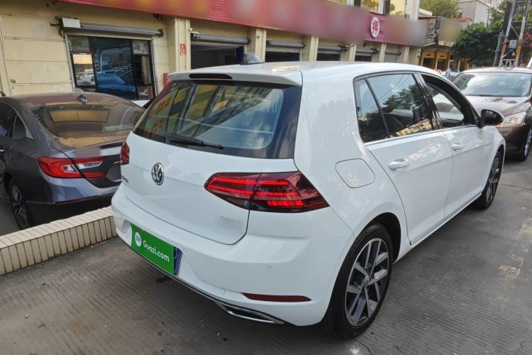 Used Volkswagen Golf 2018 230TSI Automatic Luxury Version Rear Right 45 Deg