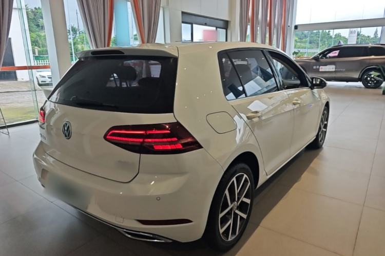 Used Volkswagen Golf 2018 230TSI Automatic Luxury Version Rear Right 45 Deg