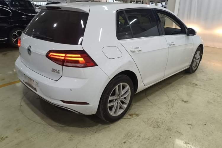 Used Volkswagen Golf 2018 230TSI Automatic Comfort Model Rear Right 45 Deg