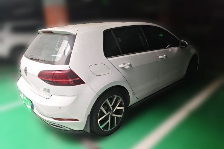 Used Volkswagen Golf 2018 230TSI Automatic Luxury Version Rear Right 45 Deg