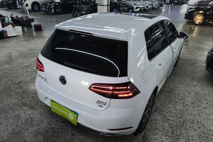 Used Volkswagen Golf 2018 230TSI Automatic Luxury Version Rear Right 45 Deg