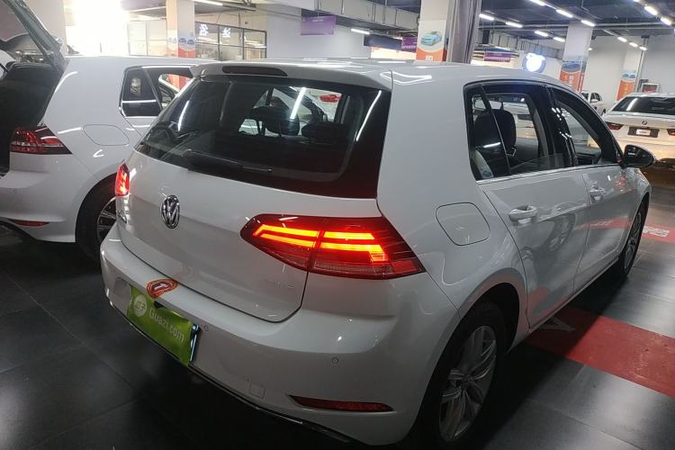 Used Volkswagen Golf 2018 230TSI Automatic Comfort Model Rear Right 45 Deg