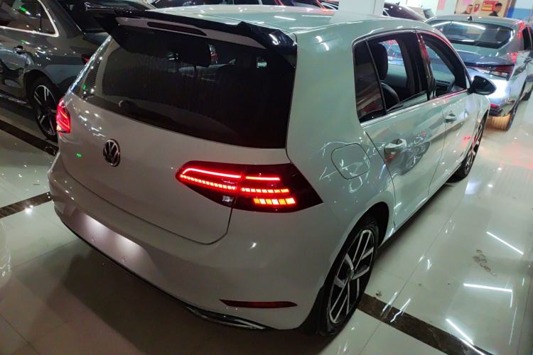 Used Volkswagen Golf 2018 230TSI Automatic Luxury Version Rear Right 45 Deg
