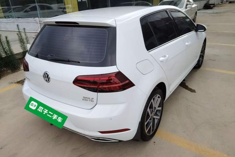 Used Volkswagen Golf 2018 230TSI Automatic Luxury Version Rear Right 45 Deg