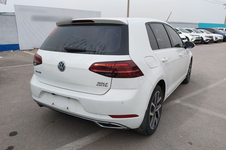 Used Volkswagen Golf 2018 230TSI Automatic Luxury Version Rear Right 45 Deg