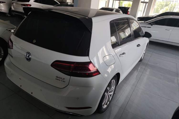 Used Volkswagen Golf 2018 230TSI Automatic Comfort Model Rear Right 45 Deg
