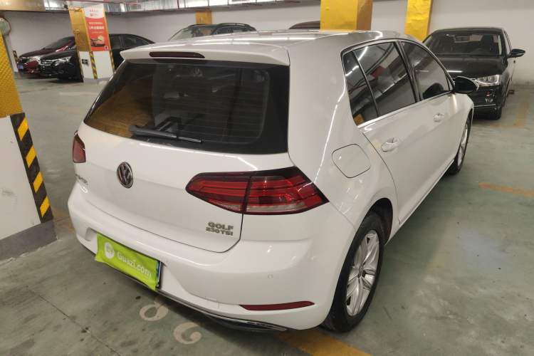 Used Volkswagen Golf 2018 230TSI Automatic Comfort Model Rear Right 45 Deg