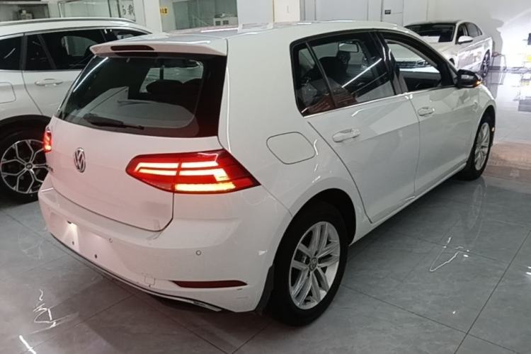 Used Volkswagen Golf 2018 230TSI Automatic Comfort Model Rear Right 45 Deg