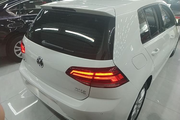 Used Volkswagen Golf 2018 230TSI Automatic Comfort Model Rear Right 45 Deg