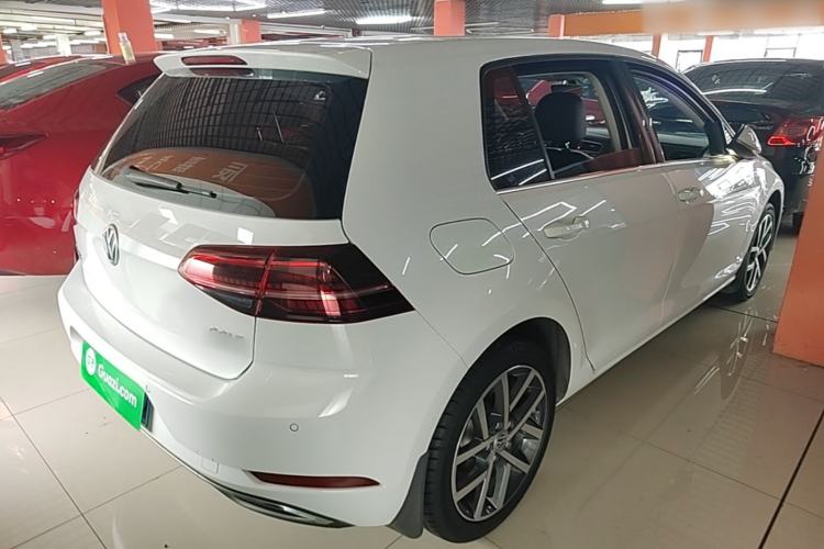 Used Volkswagen Golf 2018 230TSI Automatic Luxury Version Rear Right 45 Deg