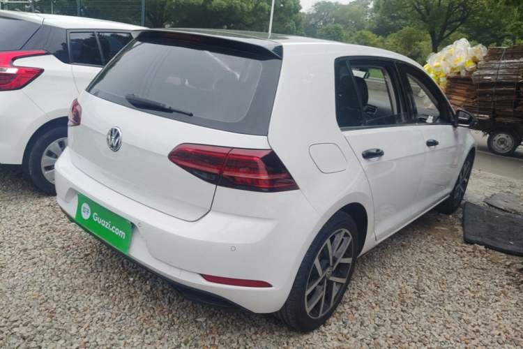 Used Volkswagen Golf 2018 230TSI Automatic Luxury Version Rear Right 45 Deg