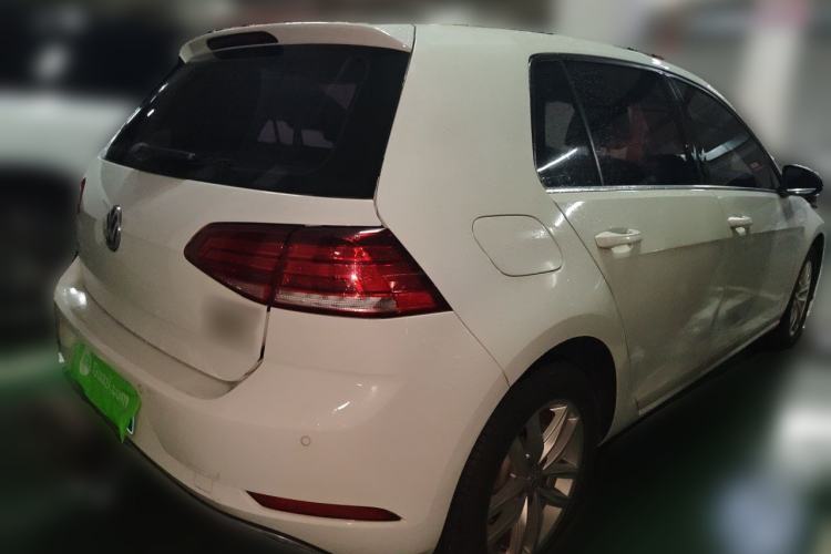 Used Volkswagen Golf 2018 230TSI Automatic Comfort Model Rear Right 45 Deg