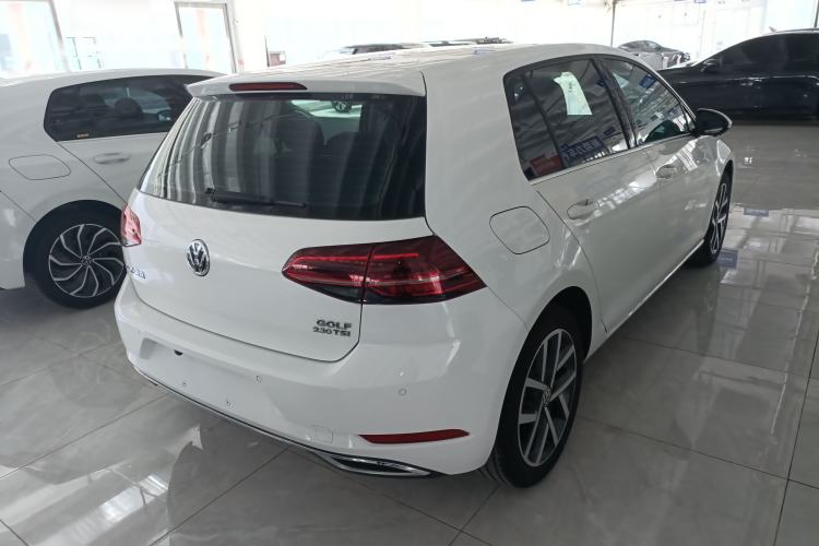 Used Volkswagen Golf 2018 230TSI Automatic Luxury Version Rear Right 45 Deg