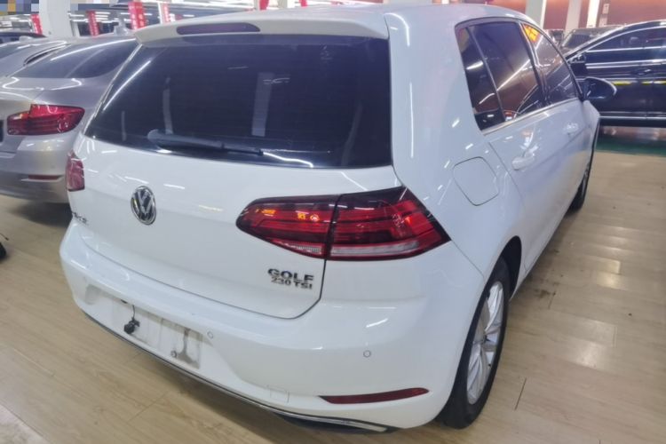 Used Volkswagen Golf 2018 230TSI Automatic Comfort Model Rear Right 45 Deg