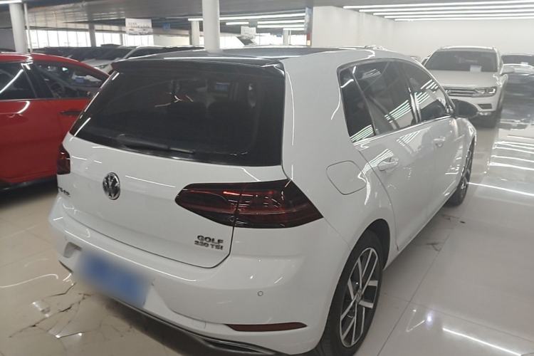 Used Volkswagen Golf 2018 230TSI Automatic Luxury Version Rear Right 45 Deg